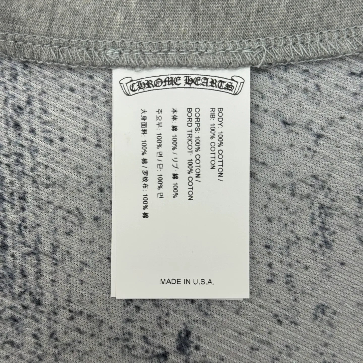 P300 Chrome Hearts/Chrome Hearts CH Black flocked cross round neck long sleeves Size: S/M/L/XL Custom-woven and dyed 40-yarn fabric with a scratchy surface pattern. The ready-made garments are made of YB consistent electrostatic flocking technology. It is not an ordinary lettering mold technology. The colors are also different at different angles. Brand new collar label (not the previous leather label) and washed label.